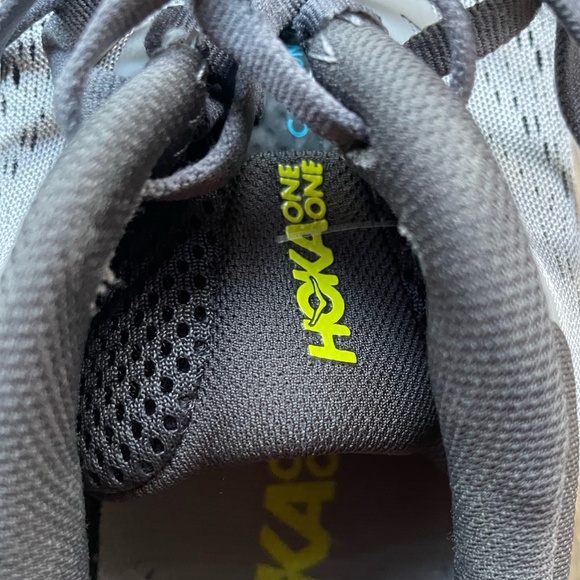 Athletic_Shoes